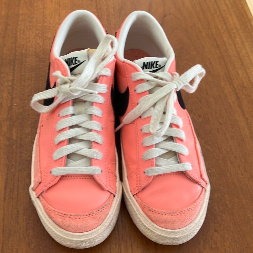 NIKE Low 77 Atomic Pink Blaze 6.5 Sneaker Gym Shoe